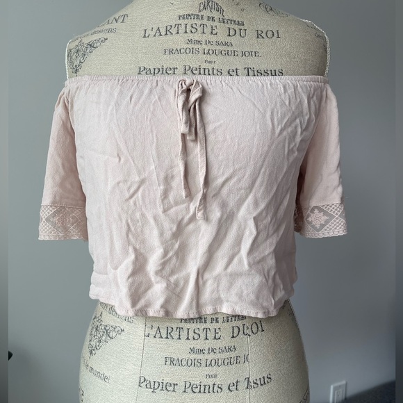 3/22 🧡 Off shoulder pink crop tops - Picture 3 of 5